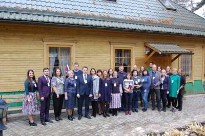 Dalībnieku grupas bilde