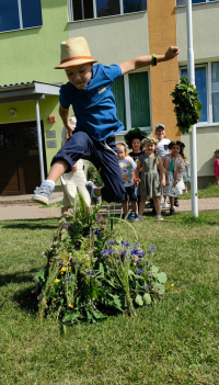 Vasaras saulgriežu tradīciju izzināšanas un ielīgošanas pasākums bērniem