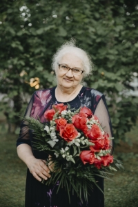 Vaira Resne ar ziediem