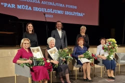 Balvu par mūža ieguldījumu izglītībā saņem skolotāja Anita Kamendere