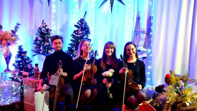 Dziedošā Laicānu ģimene sniedz koncertu Kubulu Kultūras namā