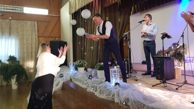 Medņevā Ziemassvētku koncertu sniedza brāļi Atis un Jānis Auzāni