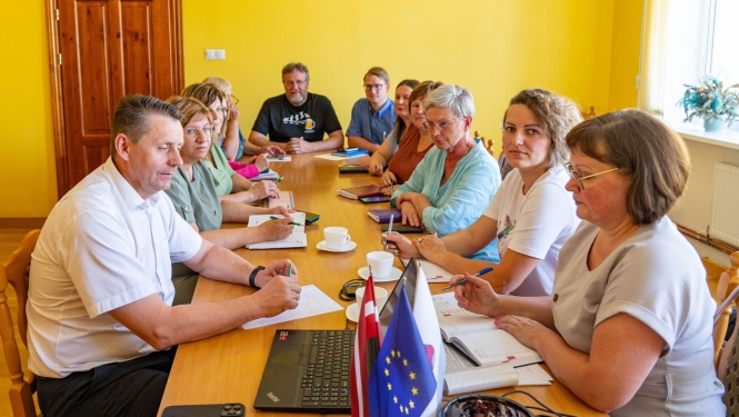 Diskutē, kā turpmāk organizēt deinstitucionalizācijas pasākumu īstenošanu novadā