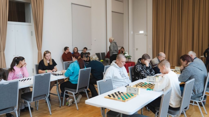 Valsts svētku noskaņās aizvadīts dambretes turnīrs