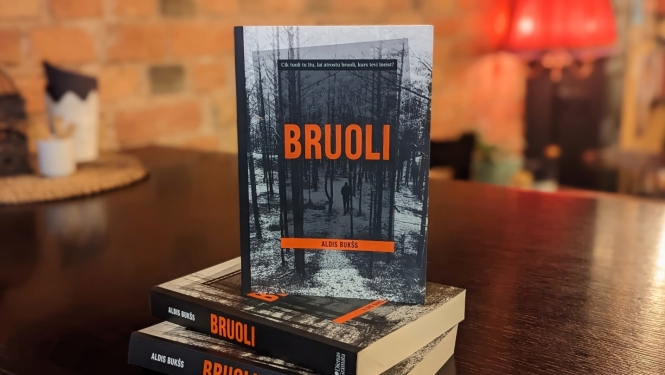 Atkārtoti izdots Alda Bukša kriminālromāns “Bruoli” latgaliešu valodā