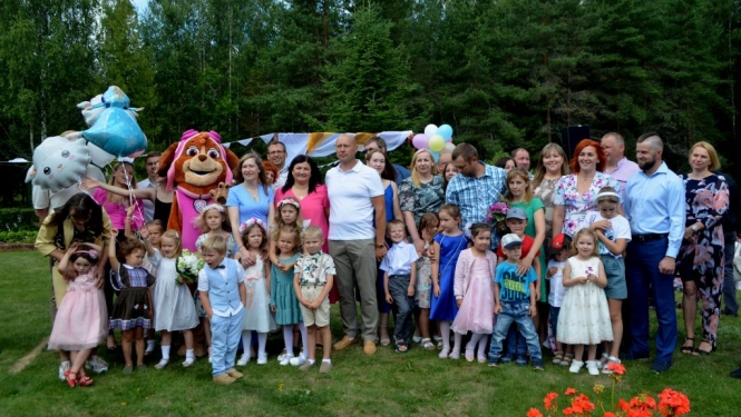 „Balto zeķīšu un Bērnības svētku” pasākums Kubulos