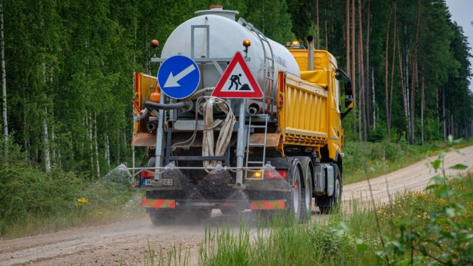 Par autoceļu un ielu apstrādi ar atputekļošanas līdzekli