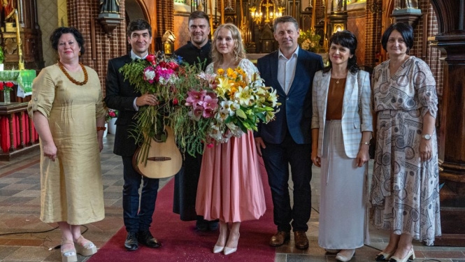 Mūzika balsij un ģitārai