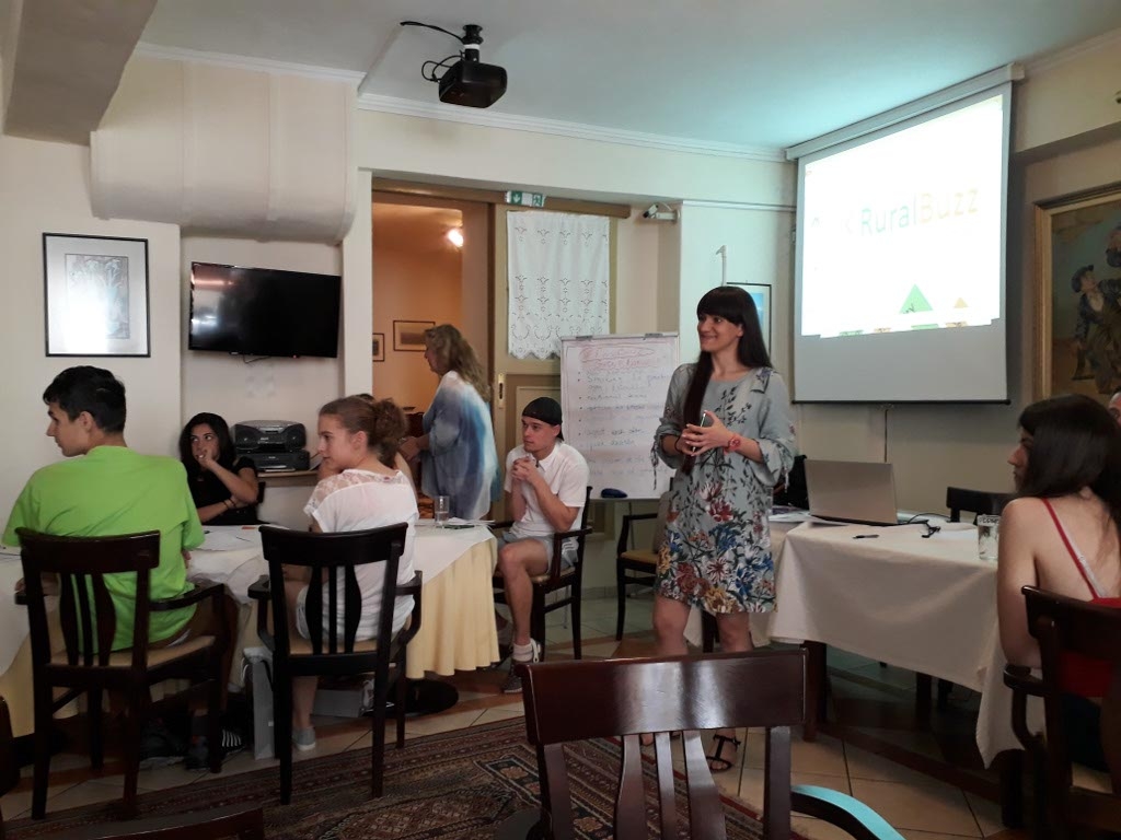 Jaunieši no Polijas, Grieķijas un Latvijas rada biznesa idejas lauku attīstībai