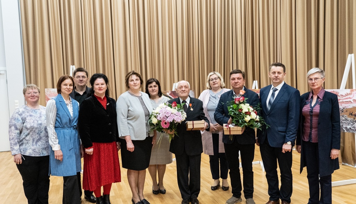 Balvu novada pašvaldības domes vadība pateicas valsts augstāko apbalvojumu saņēmējiem