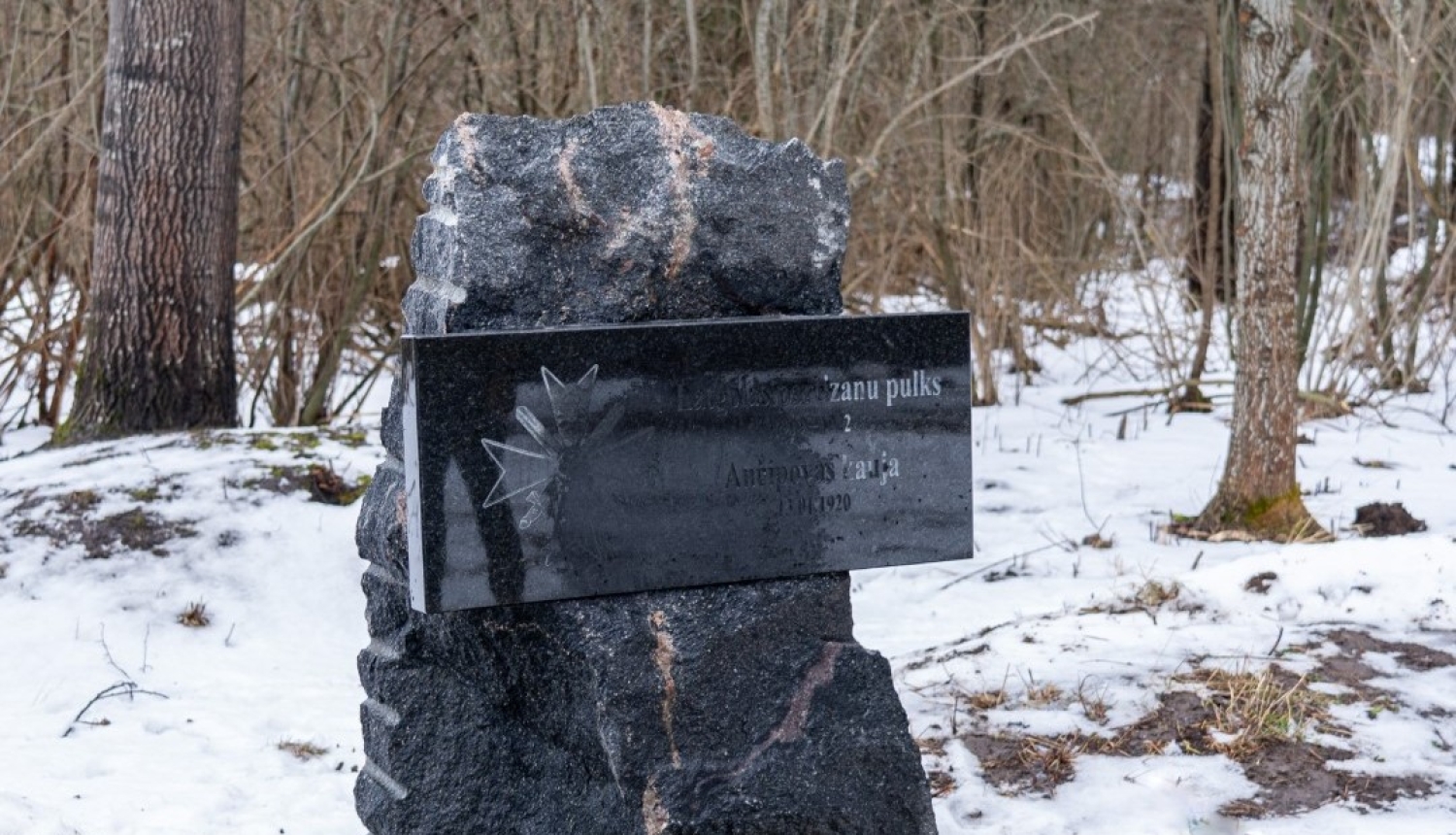 Atklāj piemiņas zīmi par godu Latgales partizānu pulka vēsturiskajai kaujai pie Ančipovas