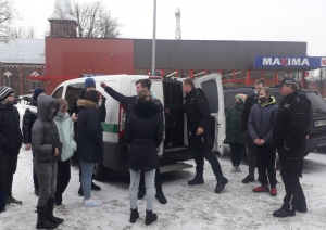 Stacijas pamatskolas skolēni iepazīst savas pašvaldības iestādes