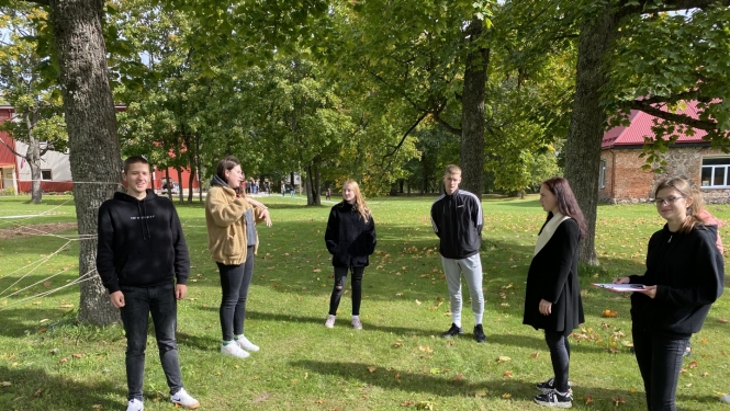 Viļakas Valsts ģimnāzijas audzēkņi sacenšas netradicionālās sporta aktivitātēs