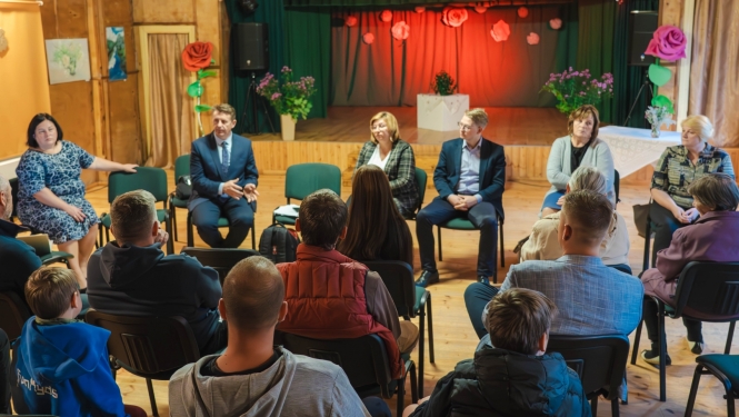 Balvu novada pašvaldības vadība un domes deputāti 3. oktobrī tikās ar Krišjāņa pagasta iedzīvotājiem