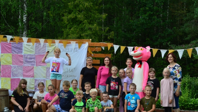 Aizvadīta izglītojoši izklaidējošā dienas nometne ''Ballīte Tavā stilā''