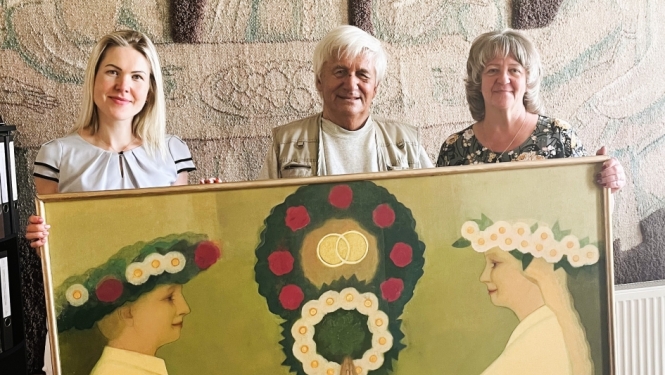 Dzimtsarakstu nodaļa saņem dāvinājumu no mākslinieka Pētera Postaža