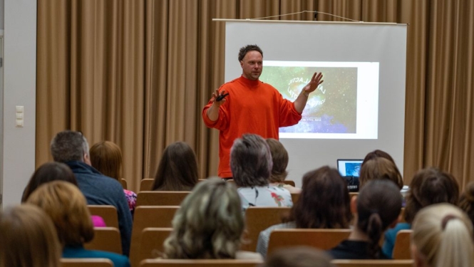 Reklāmas speciālists Raimonds Platacis dalījās pieredzē par to, kas ir mārketinga atslēgas instrumenti, lai eksportētu latgalisko dzīves ziņu arī ārpus reģiona.