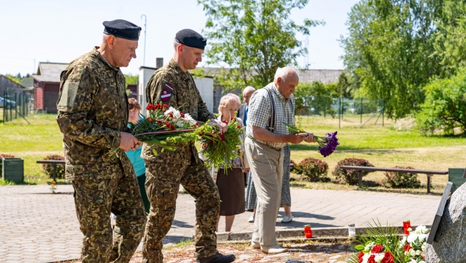 “Atgriezties pie cilvēcības, mīlestības un miera…”