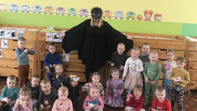 Piedalās izglītojošā nodarbībā