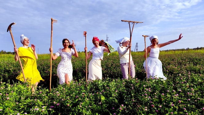 Vasaras saulgriežos folkloras kopai “Upīte” jautra dziesma “Rullāti” 