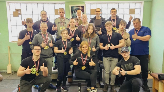 Novada sportistu komandai 1.vieta Latvijas čempionātā spiešanā guļus