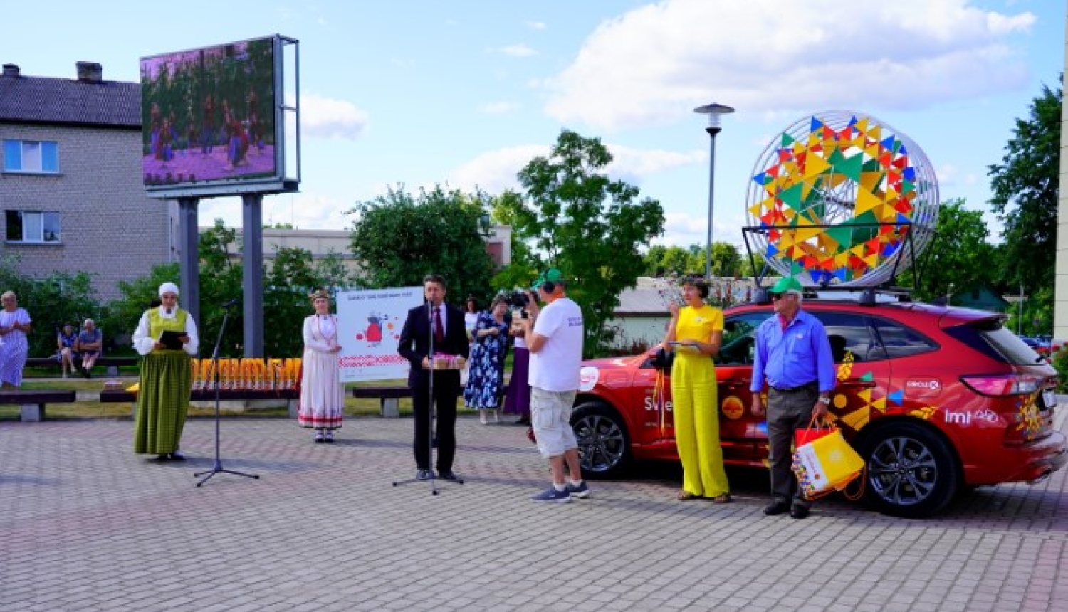XII Latvijas Skolu jaunatnes dziesmu un deju svētku auto brauciens “Saulesvija pa pašvaldībām” ieripo Balvos