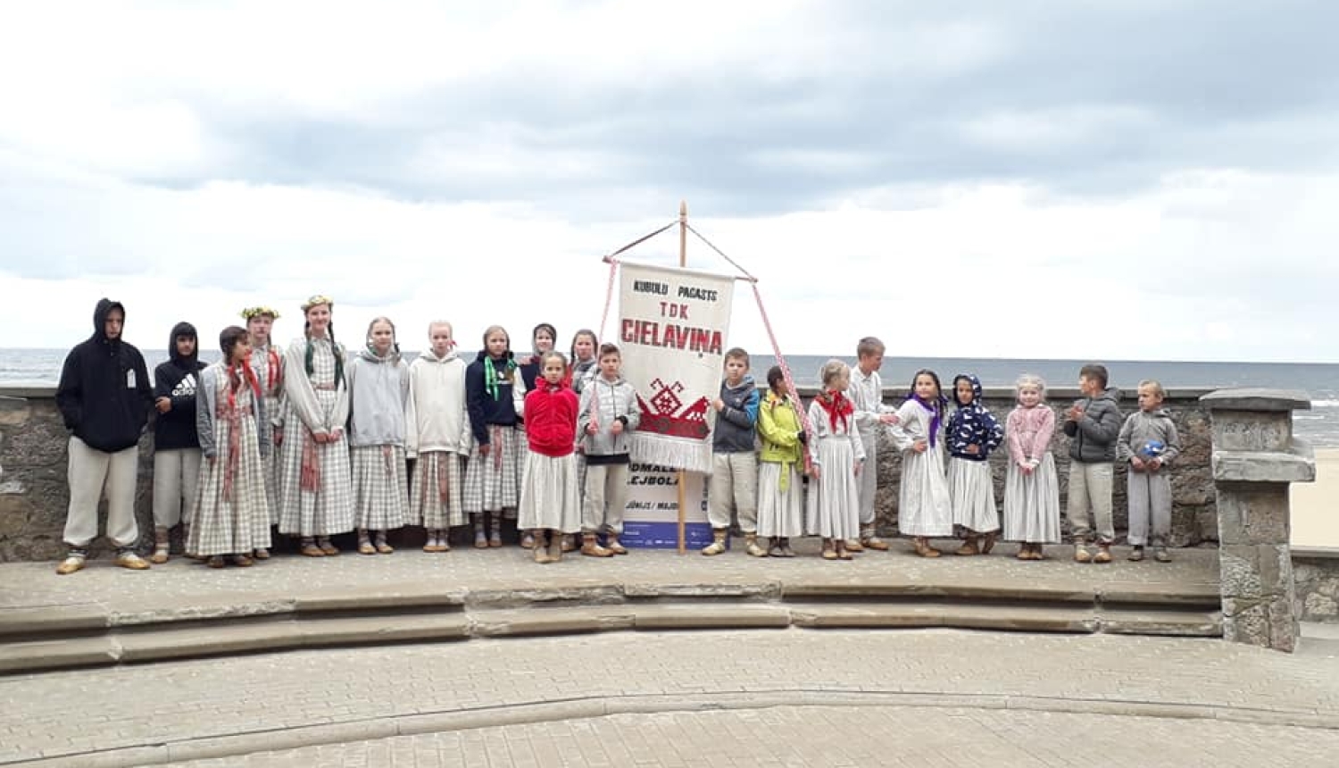 “Cielaviņas” dejotāji Jūrmalā