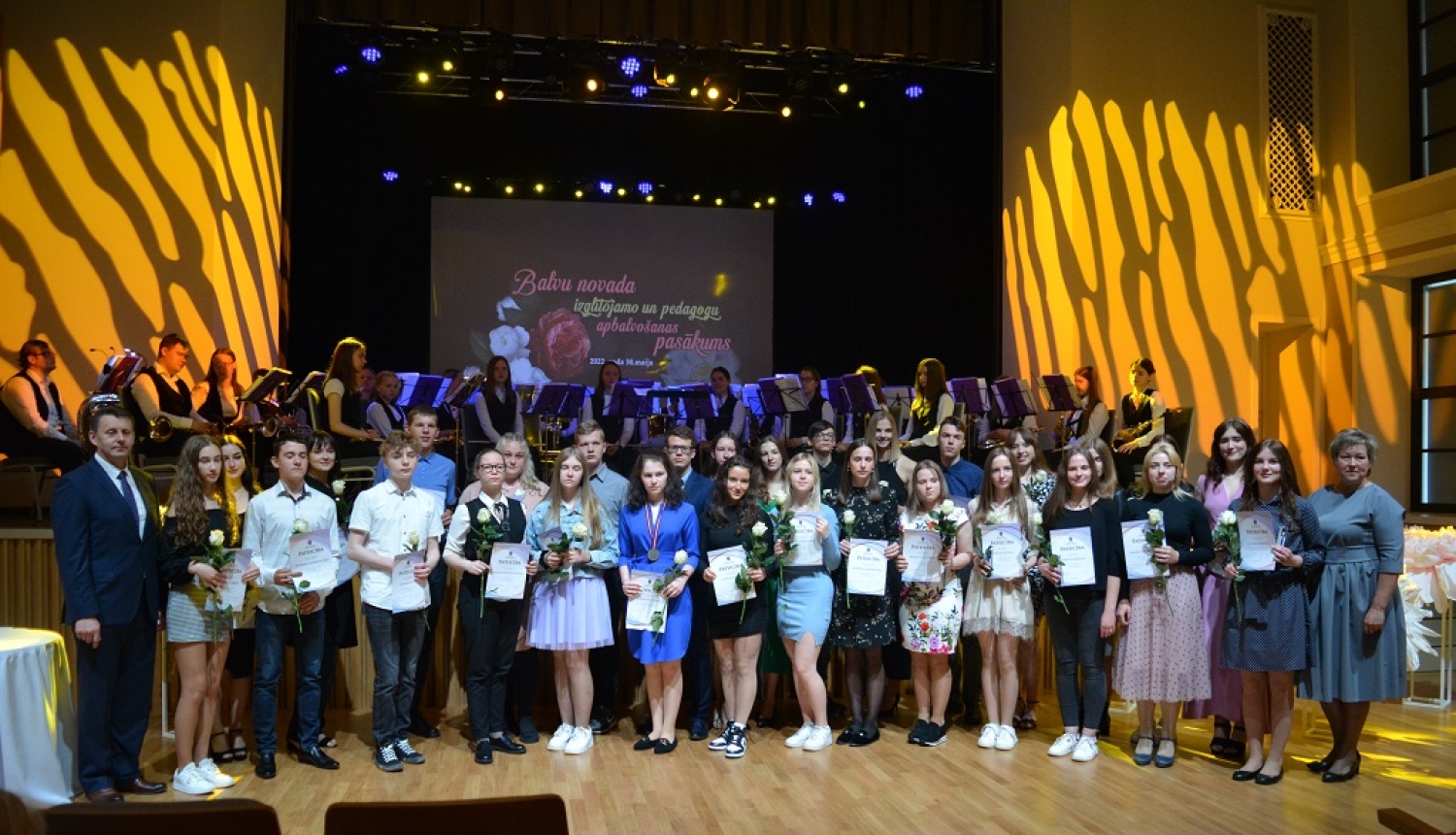 Mācību gada izskaņā apbalvo Balvu novada izglītības iestāžu skolēnus un pedagogus