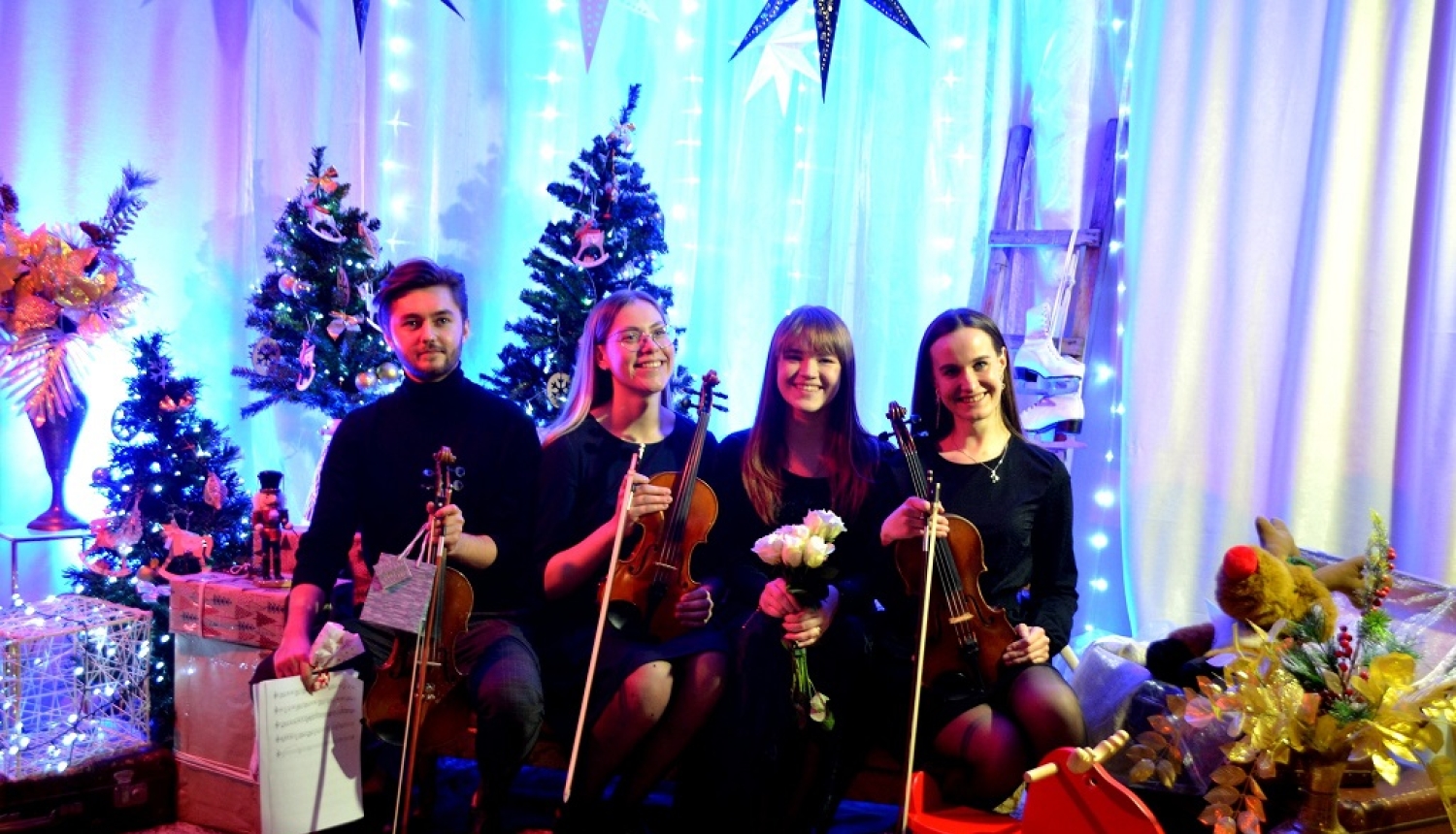 Dziedošā Laicānu ģimene sniedz koncertu Kubulu Kultūras namā