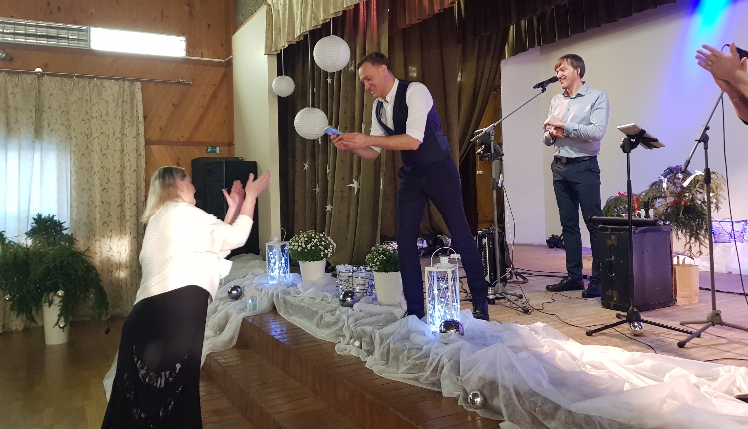 Medņevā Ziemassvētku koncertu sniedza brāļi Atis un Jānis Auzāni