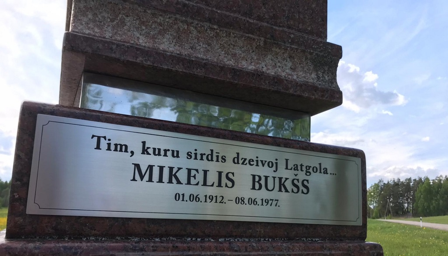 110. jubilejā godināts ievērojamais trimdas kultūras darbinieks Miķeli Bukšs