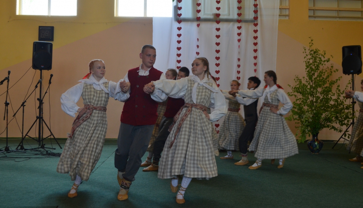 Svētku mīļkoncerts māmiņām Stacijas pamatskolā