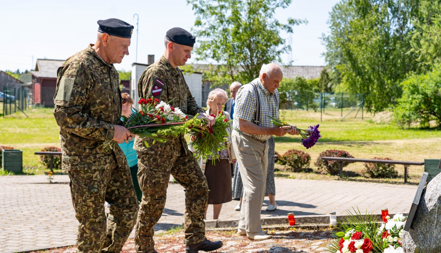 “Atgriezties pie cilvēcības, mīlestības un miera…”
