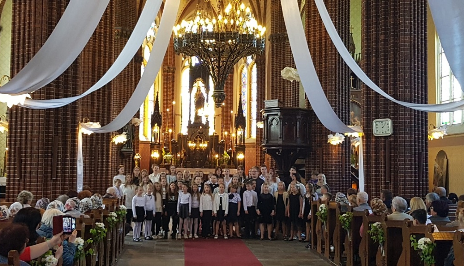 Mātes dienas koncerts Viļakas Vissvētās Jēzus Sirds Romas katoļu baznīcā