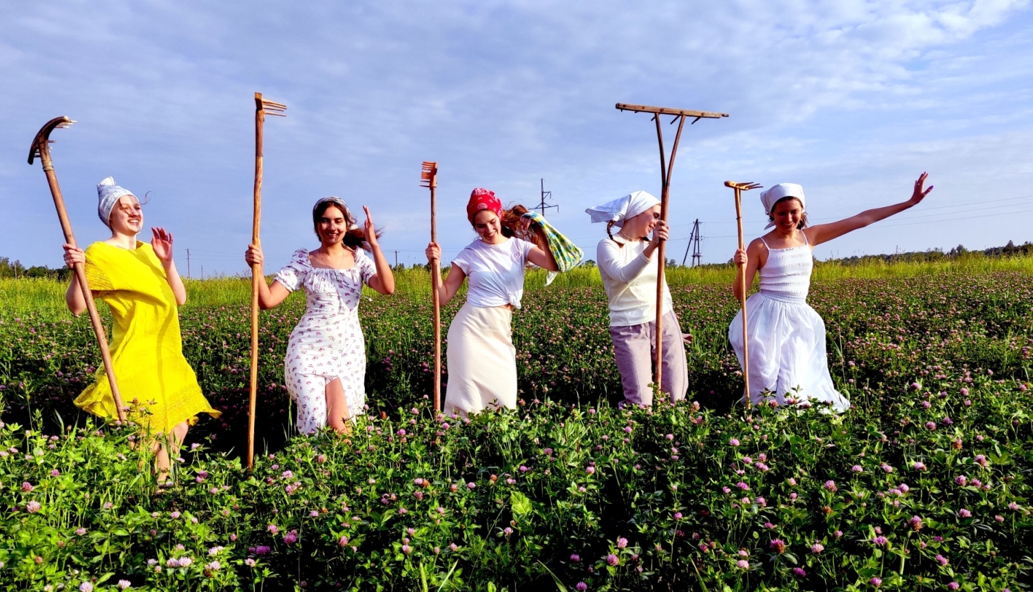Vasaras saulgriežos folkloras kopai “Upīte” jautra dziesma “Rullāti” 