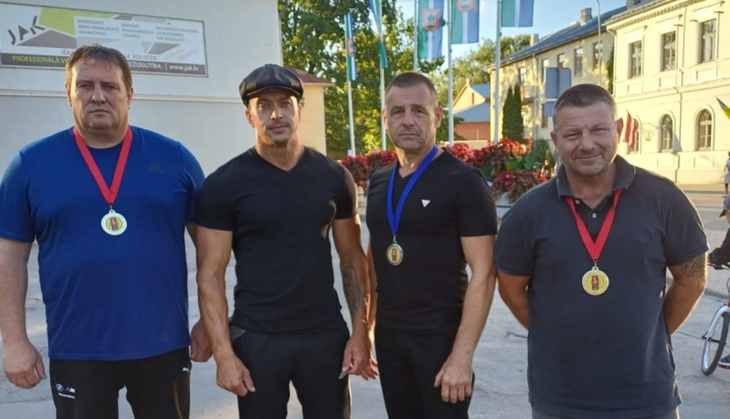 Sportistu panākumi Jēkabpils čempionātā spiešanā guļus